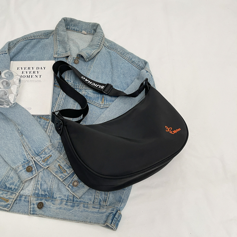 Trendy Nylon Oxford Shoulder Dumpling Bag for Women - Large Capacity Crossbody Bag for Students and Commuting, 2025 Style Trendy Nylon Oxford Shoulder Dumpling Bag for Women - Large Capacity Crossbody Bag for Students and Commuting, 2025 Style