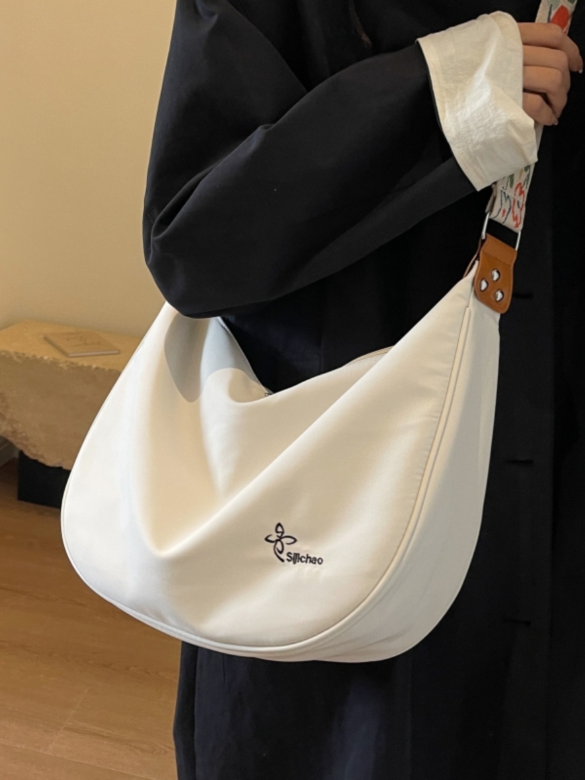 Trendy Nylon Oxford Shoulder Dumpling Bag for Women - Large Capacity Crossbody Bag for Students and Commuting, 2025 Style Trendy Nylon Oxford Shoulder Dumpling Bag for Women - Large Capacity Crossbody Bag for Students and Commuting, 2025 Style