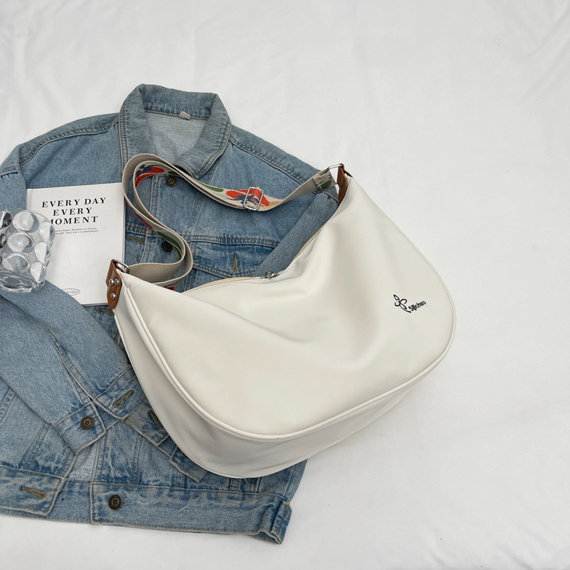 Trendy Nylon Oxford Shoulder Dumpling Bag for Women - Large Capacity Crossbody Bag for Students and Commuting, 2025 Style Trendy Nylon Oxford Shoulder Dumpling Bag for Women - Large Capacity Crossbody Bag for Students and Commuting, 2025 Style