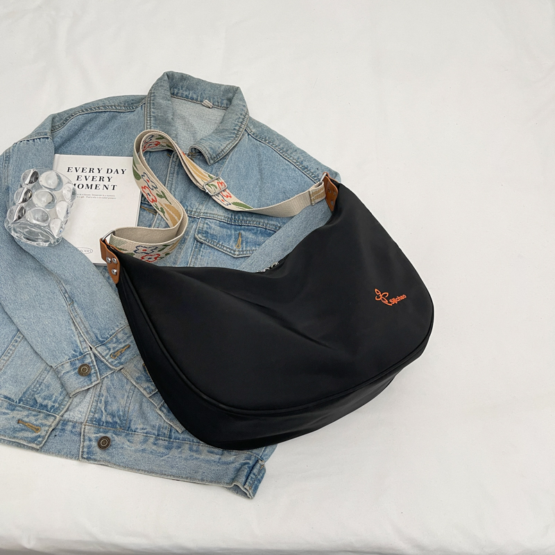 Trendy Nylon Oxford Shoulder Dumpling Bag for Women - Large Capacity Crossbody Bag for Students and Commuting, 2025 Style Trendy Nylon Oxford Shoulder Dumpling Bag for Women - Large Capacity Crossbody Bag for Students and Commuting, 2025 Style