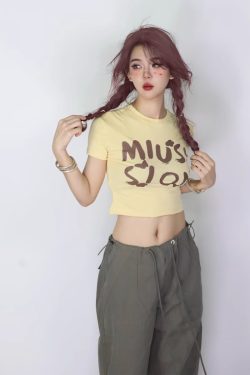 Trendy Off-Shoulder Crop Top for Women, Slim-Fit Jazz Style, Summer Body-Hugging Fashion, 90s Inspired