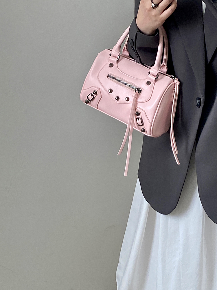 Trendy Pink Motorcycle Crossbody Bag for Women – Stylish Shoulder Handbag, 2025 Niche Design, Cool Fashion Accessory Trendy Pink Motorcycle Crossbody Bag for Women – Stylish Shoulder Handbag, 2025 Niche Design, Cool Fashion Accessory