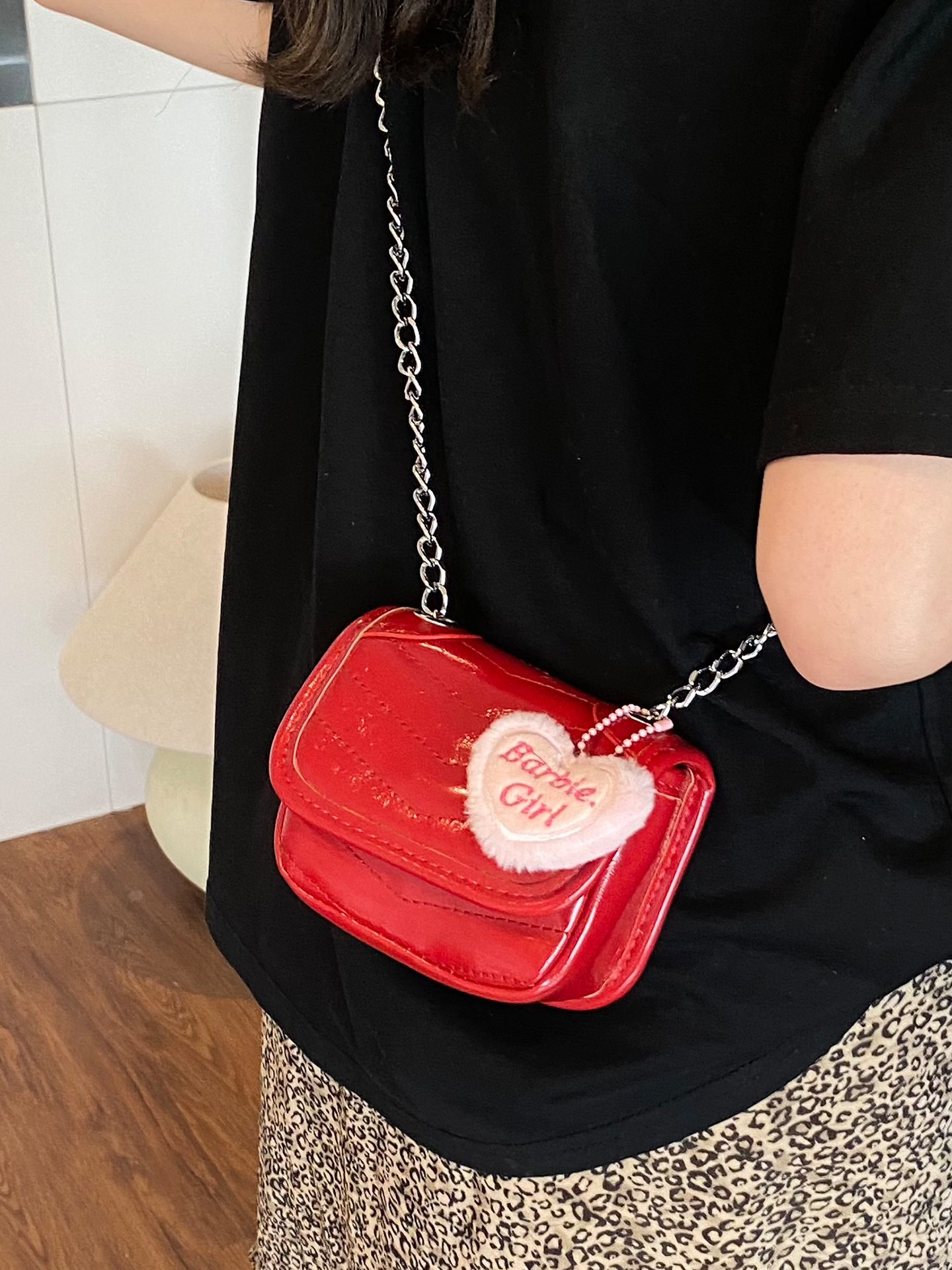 Trendy Red Mini Handbag for Women 2025 - Small Square Crossbody Bag with High-Quality Chain Shoulder Strap Trendy Red Mini Handbag for Women 2025 - Small Square Crossbody Bag with High-Quality Chain Shoulder Strap