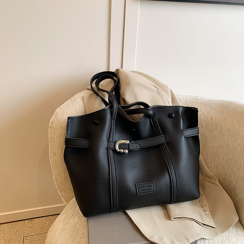 Trendy Retro Drawstring Tote Bag for Women - Large Capacity Casual Shoulder Bag for Spring Summer 2025 Trendy Retro Drawstring Tote Bag for Women - Large Capacity Casual Shoulder Bag for Spring Summer 2025