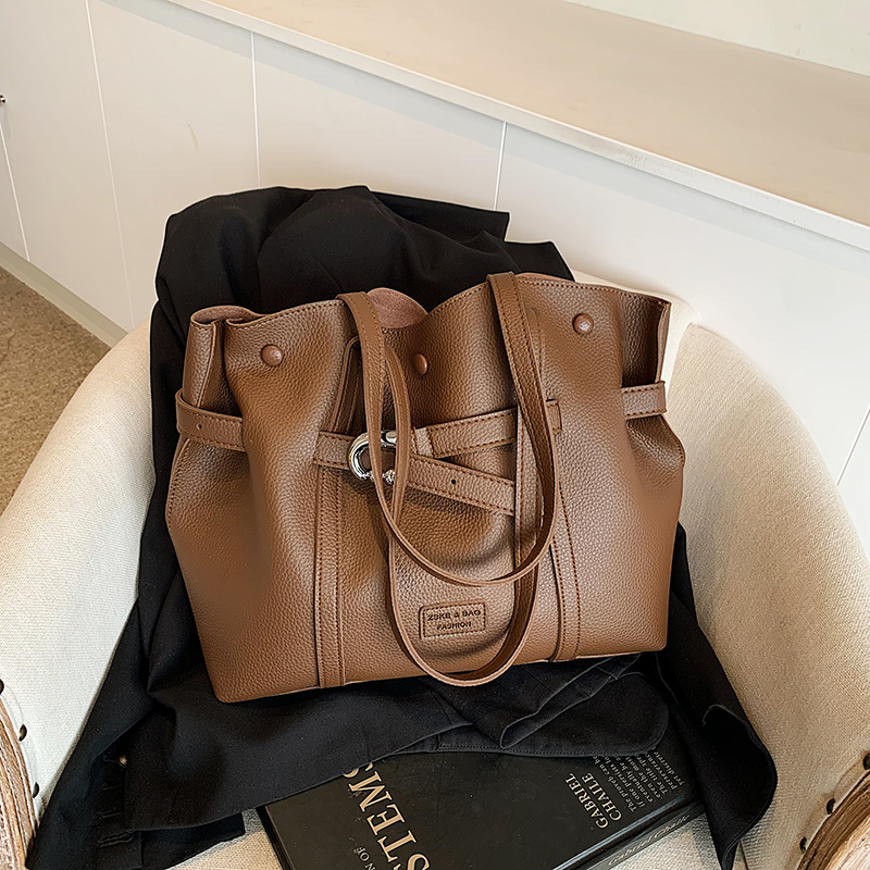 Trendy Retro Drawstring Tote Bag for Women - Large Capacity Casual Shoulder Bag for Spring Summer 2025 Trendy Retro Drawstring Tote Bag for Women - Large Capacity Casual Shoulder Bag for Spring Summer 2025