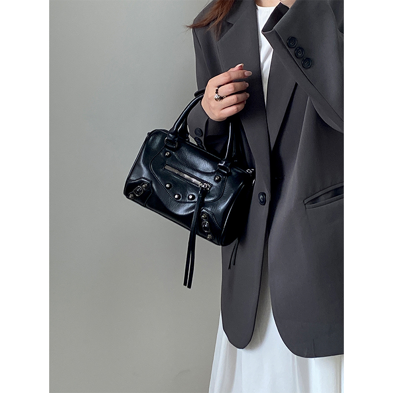 Trendy Retro Motorcycle Bag for Women - Fashionable Shoulder Crossbody Handbag - 2025 Niche Design Trendy Retro Motorcycle Bag for Women - Fashionable Shoulder Crossbody Handbag - 2025 Niche Design