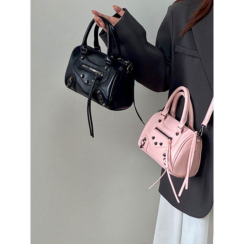 Trendy Retro Motorcycle Bag for Women - Fashionable Shoulder Crossbody Handbag - 2025 Niche Design Trendy Retro Motorcycle Bag for Women - Fashionable Shoulder Crossbody Handbag - 2025 Niche Design