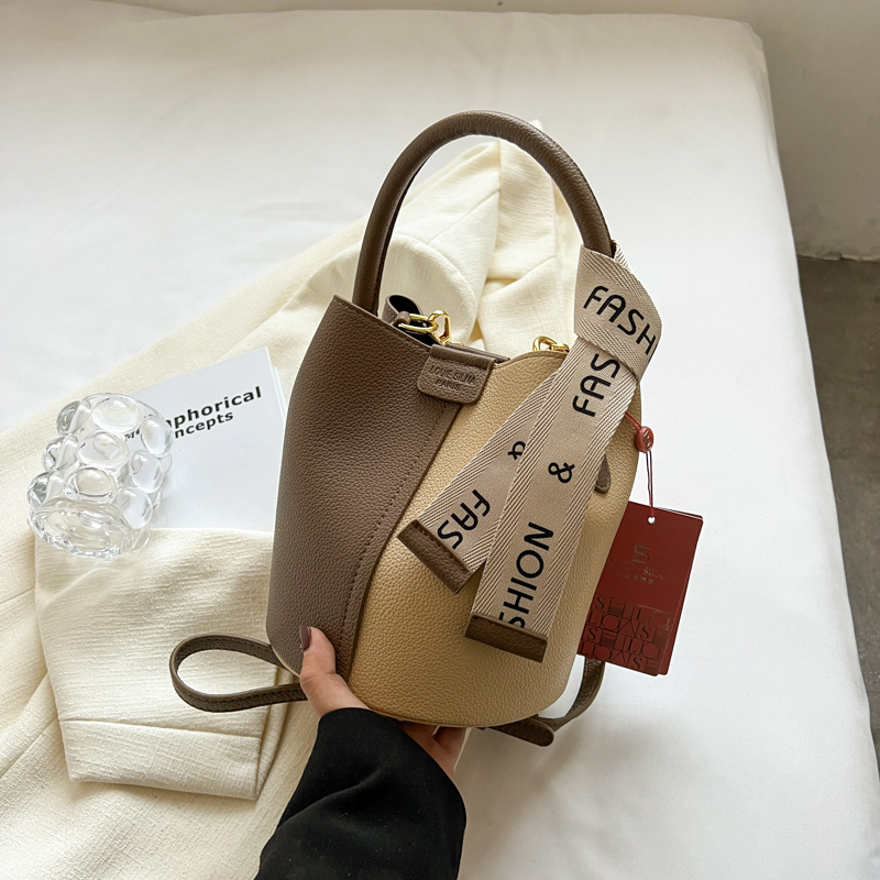 Trendy Retro Women's Handheld Bucket Bag - High-Quality Commuter Crossbody for 2025, Perfect for Y2K and Everyday Style Trendy Retro Women's Handheld Bucket Bag - High-Quality Commuter Crossbody for 2025, Perfect for Y2K and Everyday Style