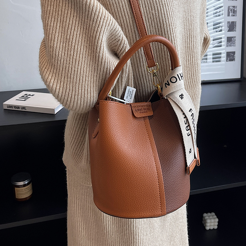 Trendy Retro Women's Handheld Bucket Bag - High-Quality Commuter Crossbody for 2025, Perfect for Y2K and Everyday Style Trendy Retro Women's Handheld Bucket Bag - High-Quality Commuter Crossbody for 2025, Perfect for Y2K and Everyday Style