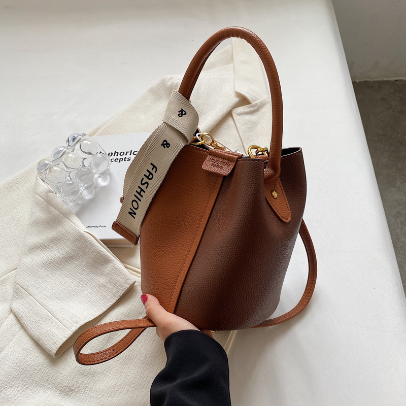 Trendy Retro Women's Handheld Bucket Bag - High-Quality Commuter Crossbody for 2025, Perfect for Y2K and Everyday Style Trendy Retro Women's Handheld Bucket Bag - High-Quality Commuter Crossbody for 2025, Perfect for Y2K and Everyday Style