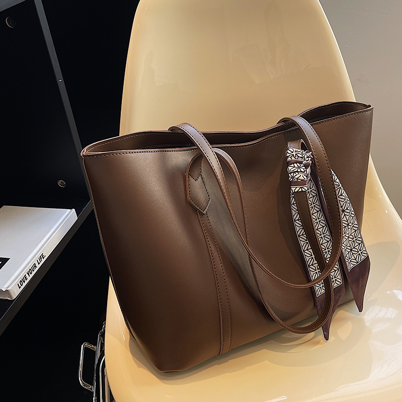 Trendy Retro Women's Tote Bag - Versatile Commuting Shoulder Bag for College Students - Spring Summer 2025 Fashion Trendy Retro Women's Tote Bag - Versatile Commuting Shoulder Bag for College Students - Spring Summer 2025 Fashion