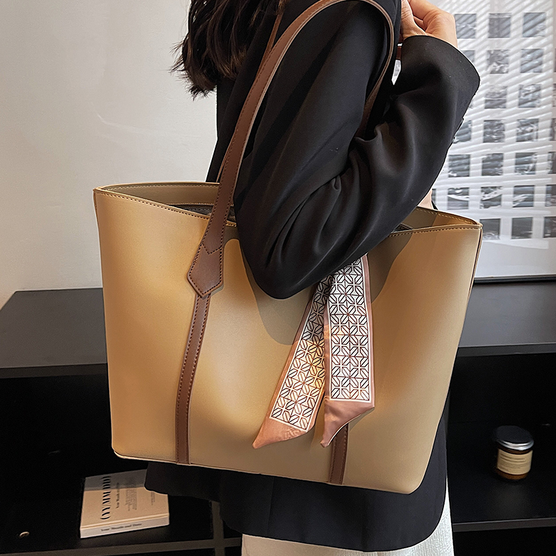 Trendy Retro Women's Tote Bag - Versatile Commuting Shoulder Bag for College Students - Spring Summer 2025 Fashion Trendy Retro Women's Tote Bag - Versatile Commuting Shoulder Bag for College Students - Spring Summer 2025 Fashion