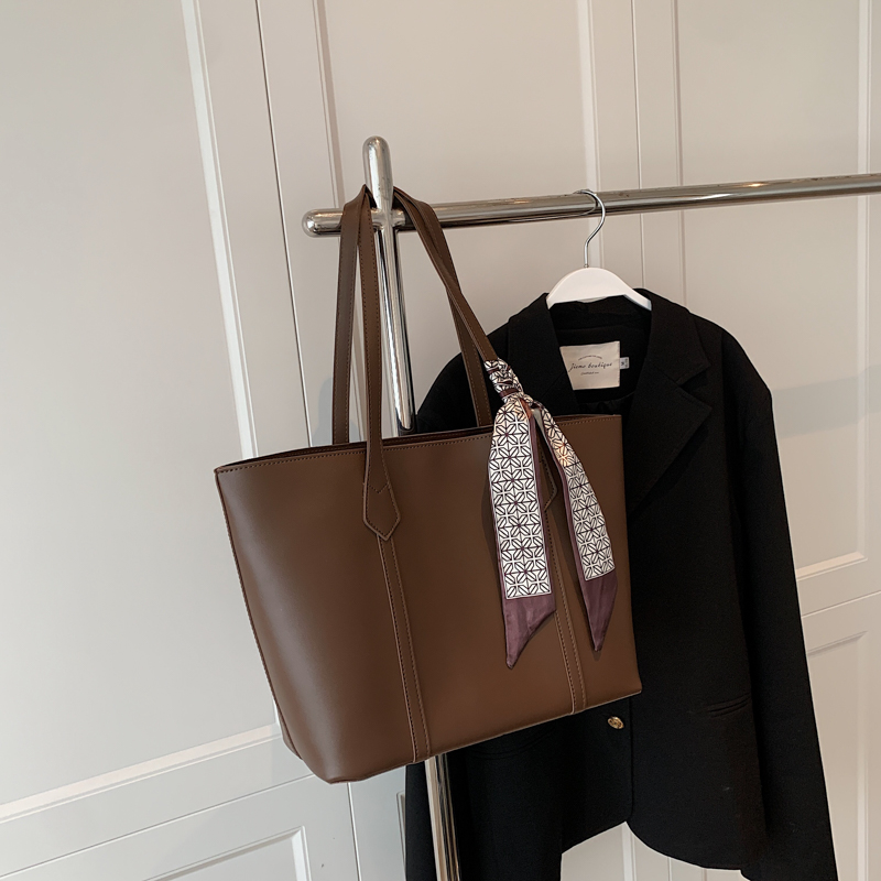 Trendy Retro Women's Tote Bag - Versatile Commuting Shoulder Bag for College Students - Spring Summer 2025 Fashion Trendy Retro Women's Tote Bag - Versatile Commuting Shoulder Bag for College Students - Spring Summer 2025 Fashion