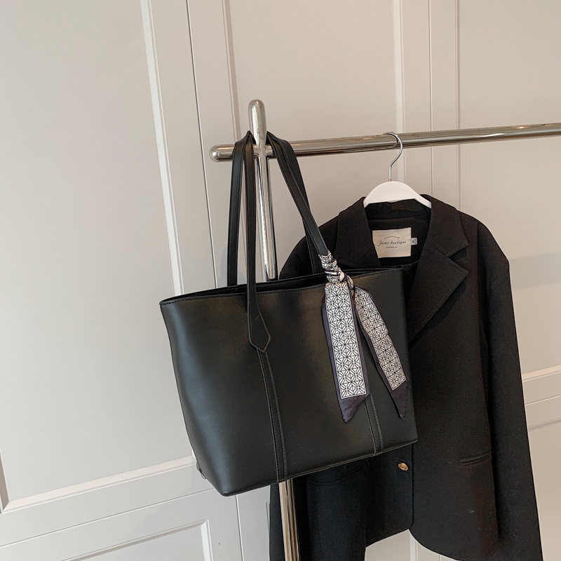 Trendy Retro Women's Tote Bag - Versatile Commuting Shoulder Bag for College Students - Spring Summer 2025 Fashion Trendy Retro Women's Tote Bag - Versatile Commuting Shoulder Bag for College Students - Spring Summer 2025 Fashion