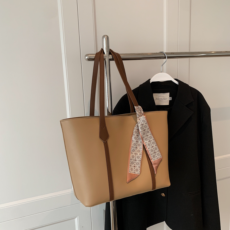 Trendy Retro Women's Tote Bag - Versatile Commuting Shoulder Bag for College Students - Spring Summer 2025 Fashion Trendy Retro Women's Tote Bag - Versatile Commuting Shoulder Bag for College Students - Spring Summer 2025 Fashion