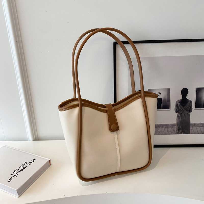 Trendy Retro Women's Tote Bag 2025 - Large Capacity Commuter Bag for Stylish Everyday Use Trendy Retro Women's Tote Bag 2025 - Large Capacity Commuter Bag for Stylish Everyday Use