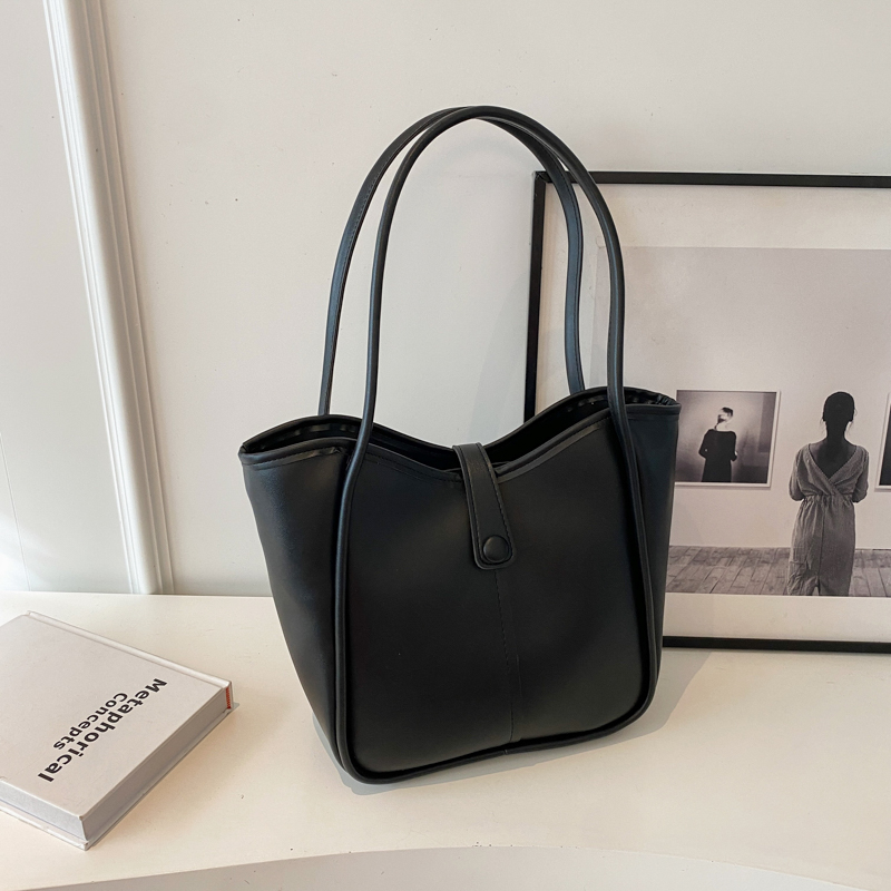 Trendy Retro Women's Tote Bag 2025 - Large Capacity Commuter Bag for Stylish Everyday Use Trendy Retro Women's Tote Bag 2025 - Large Capacity Commuter Bag for Stylish Everyday Use