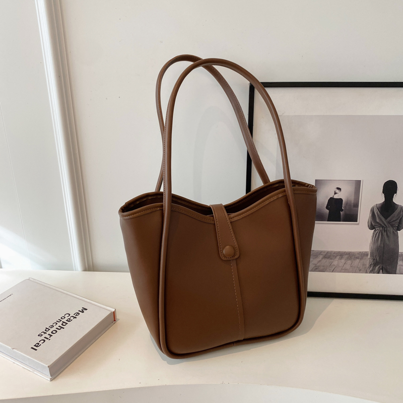 Trendy Retro Women's Tote Bag 2025 - Large Capacity Commuter Bag for Stylish Everyday Use Trendy Retro Women's Tote Bag 2025 - Large Capacity Commuter Bag for Stylish Everyday Use