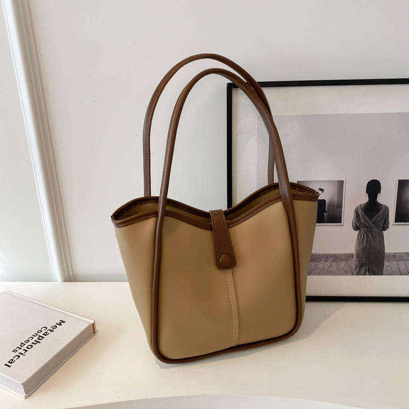 Trendy Retro Women's Tote Bag 2025 - Large Capacity Commuter Bag for Stylish Everyday Use Trendy Retro Women's Tote Bag 2025 - Large Capacity Commuter Bag for Stylish Everyday Use