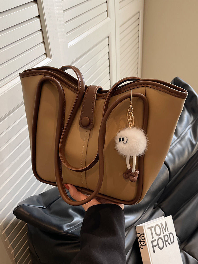 Trendy Retro Women's Tote Bag 2025 - Large Capacity Commuter Bag for Stylish Everyday Use Trendy Retro Women's Tote Bag 2025 - Large Capacity Commuter Bag for Stylish Everyday Use