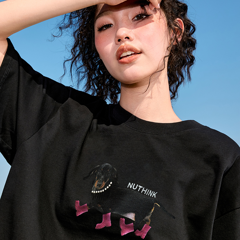 Trendy Sausage Dog Short Sleeve T-Shirt for Couples - American Vintage Loose Fit, Unisex, Summer 2025 Style, Perfect for 90s & Y2K Lovers Trendy Sausage Dog Short Sleeve T-Shirt for Couples - American Vintage Loose Fit, Unisex, Summer 2025 Style, Perfect for 90s & Y2K Lovers