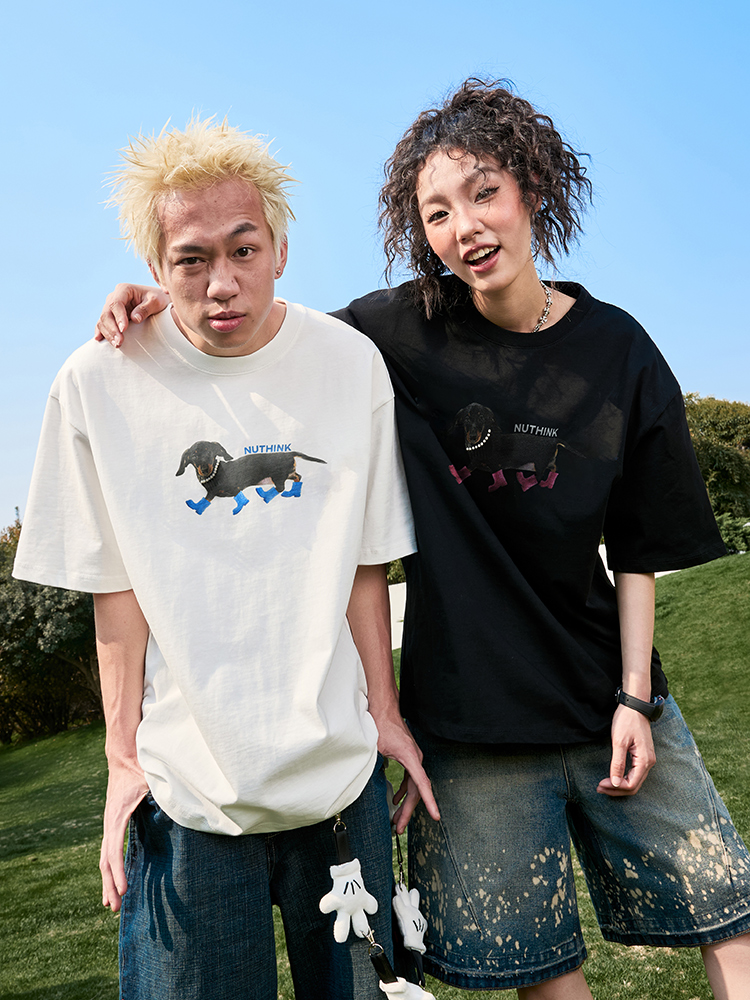 Trendy Sausage Dog Short Sleeve T-Shirt for Couples - American Vintage Loose Fit, Unisex, Summer 2025 Style, Perfect for 90s & Y2K Lovers Trendy Sausage Dog Short Sleeve T-Shirt for Couples - American Vintage Loose Fit, Unisex, Summer 2025 Style, Perfect for 90s & Y2K Lovers