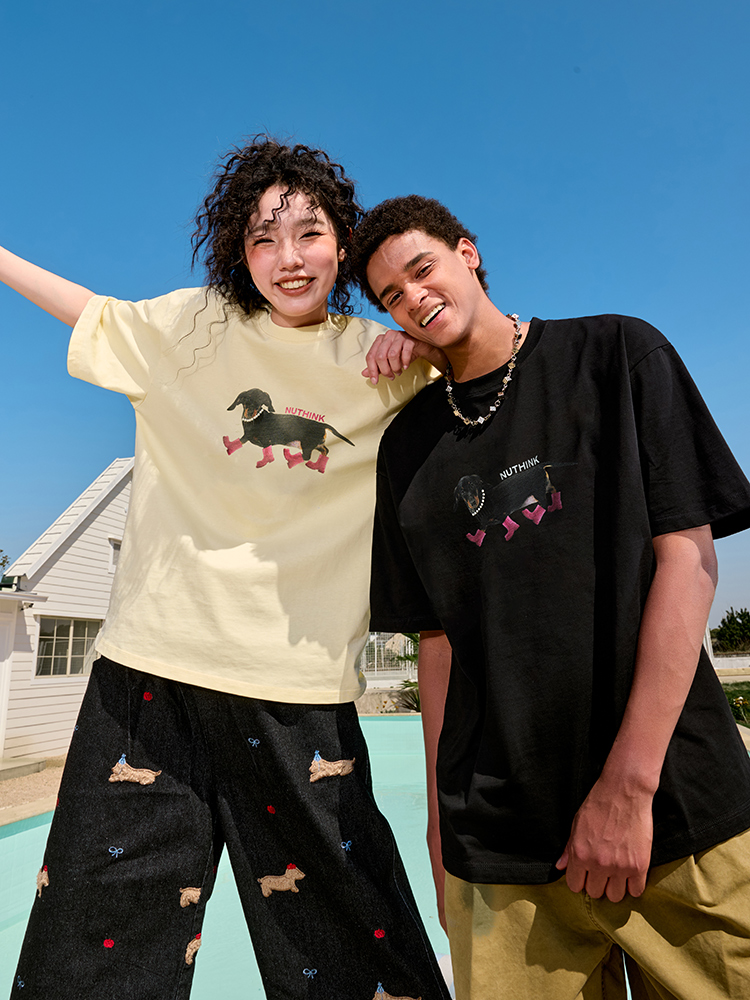 Trendy Sausage Dog Short Sleeve T-Shirt for Couples - American Vintage Loose Fit, Unisex, Summer 2025 Style, Perfect for 90s & Y2K Lovers Trendy Sausage Dog Short Sleeve T-Shirt for Couples - American Vintage Loose Fit, Unisex, Summer 2025 Style, Perfect for 90s & Y2K Lovers