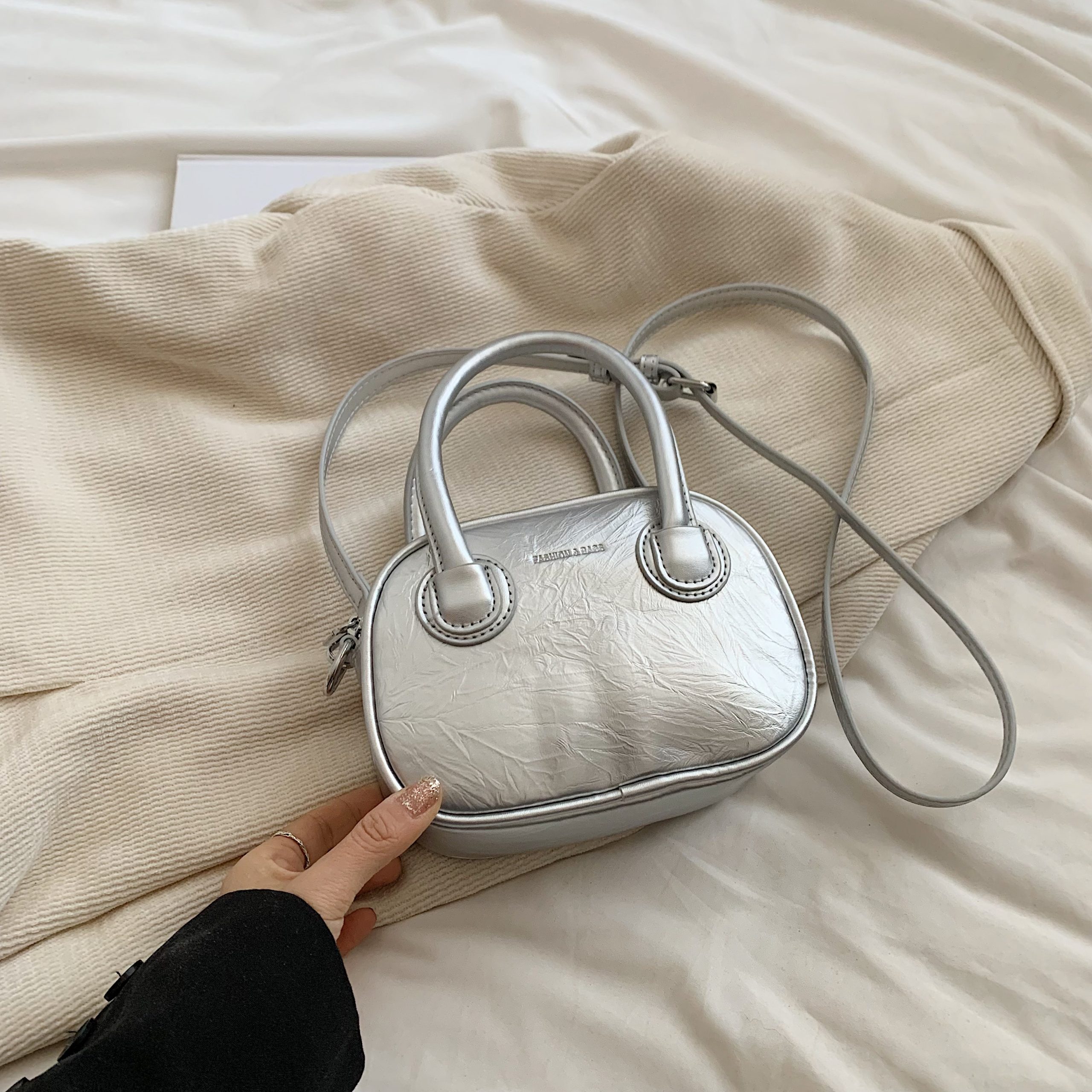 Trendy Silver Women's Handbag 2025 - High-End Small Shoulder Bag & Crossbody for Summer Commuting - Fashionable & Popular Design Trendy Silver Women's Handbag 2025 - High-End Small Shoulder Bag & Crossbody for Summer Commuting - Fashionable & Popular Design