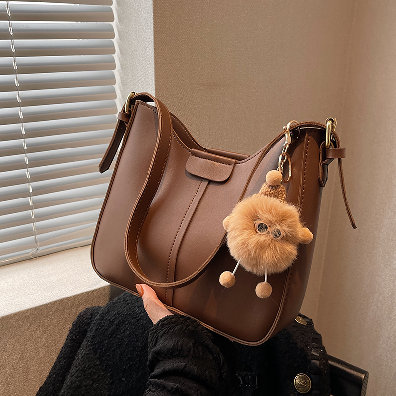 Trendy Spring Summer 2025 Women's Bucket Bag - Versatile High-End Crossbody Shoulder Bag for Everyday Use Trendy Spring Summer 2025 Women's Bucket Bag - Versatile High-End Crossbody Shoulder Bag for Everyday Use