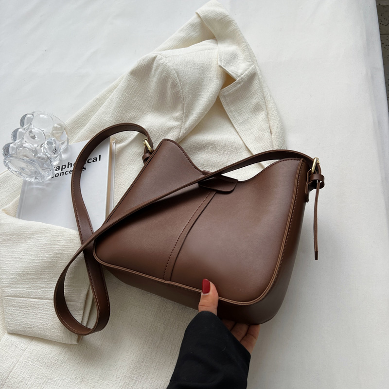 Trendy Spring Summer 2025 Women's Bucket Bag - Versatile High-End Crossbody Shoulder Bag for Everyday Use Trendy Spring Summer 2025 Women's Bucket Bag - Versatile High-End Crossbody Shoulder Bag for Everyday Use