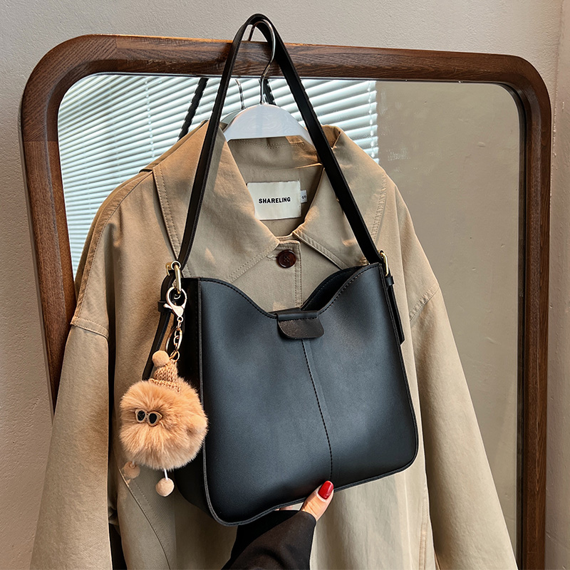 Trendy Spring Summer 2025 Women's Bucket Bag - Versatile High-End Crossbody Shoulder Bag for Everyday Use Trendy Spring Summer 2025 Women's Bucket Bag - Versatile High-End Crossbody Shoulder Bag for Everyday Use