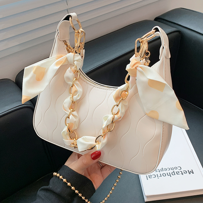 Trendy Spring/Summer 2025 Women's Small Square Crossbody Chain Bag - Versatile Handheld Underarm Fashion Accessory Trendy Spring/Summer 2025 Women's Small Square Crossbody Chain Bag - Versatile Handheld Underarm Fashion Accessory