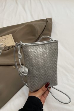 Trendy Summer Woven Silver Crossbody Bag for Women – Compact Lightweight 2025 Design for Phones and Essentials