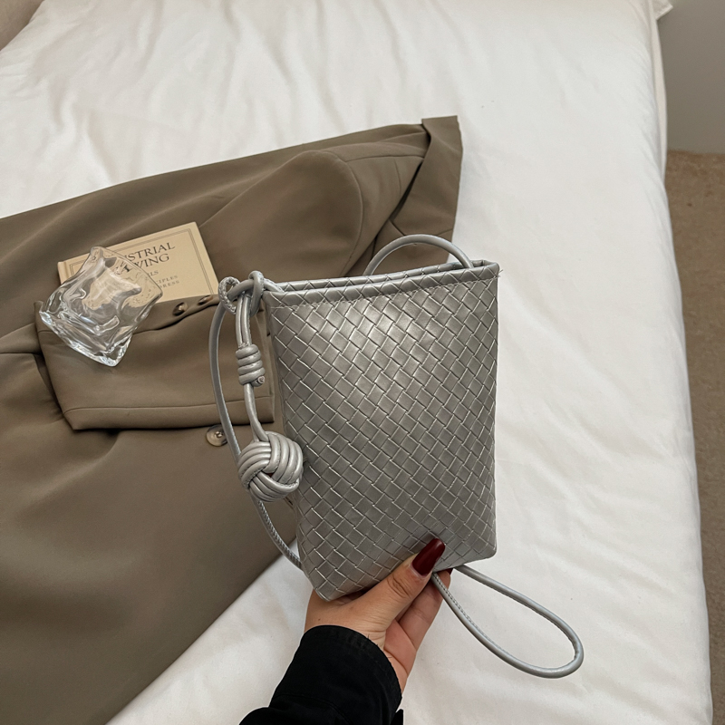 Trendy Summer Woven Silver Crossbody Bag for Women – Compact Lightweight 2025 Design for Phones and Essentials Trendy Summer Woven Silver Crossbody Bag for Women – Compact Lightweight 2025 Design for Phones and Essentials
