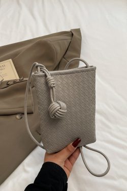 Trendy Summer Woven Silver Crossbody Bag for Women – Compact Lightweight 2025 Design for Phones and Essentials
