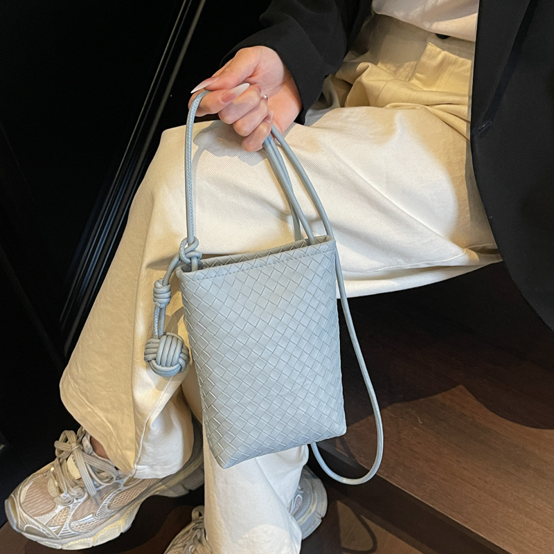 Trendy Summer Woven Silver Crossbody Bag for Women – Compact Lightweight 2025 Design for Phones and Essentials Trendy Summer Woven Silver Crossbody Bag for Women – Compact Lightweight 2025 Design for Phones and Essentials