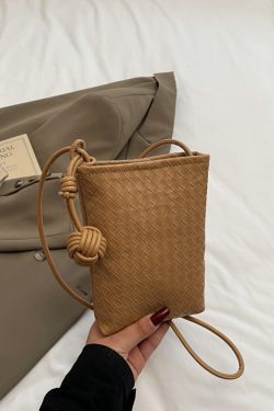 Trendy Summer Woven Silver Crossbody Bag for Women – Compact Lightweight 2025 Design for Phones and Essentials