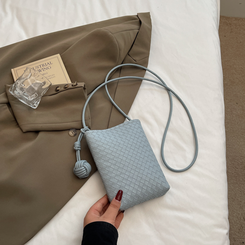 Trendy Summer Woven Silver Crossbody Bag for Women – Compact Lightweight 2025 Design for Phones and Essentials Trendy Summer Woven Silver Crossbody Bag for Women – Compact Lightweight 2025 Design for Phones and Essentials