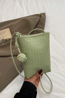 Trendy Summer Woven Silver Crossbody Bag for Women – Compact Lightweight 2025 Design for Phones and Essentials