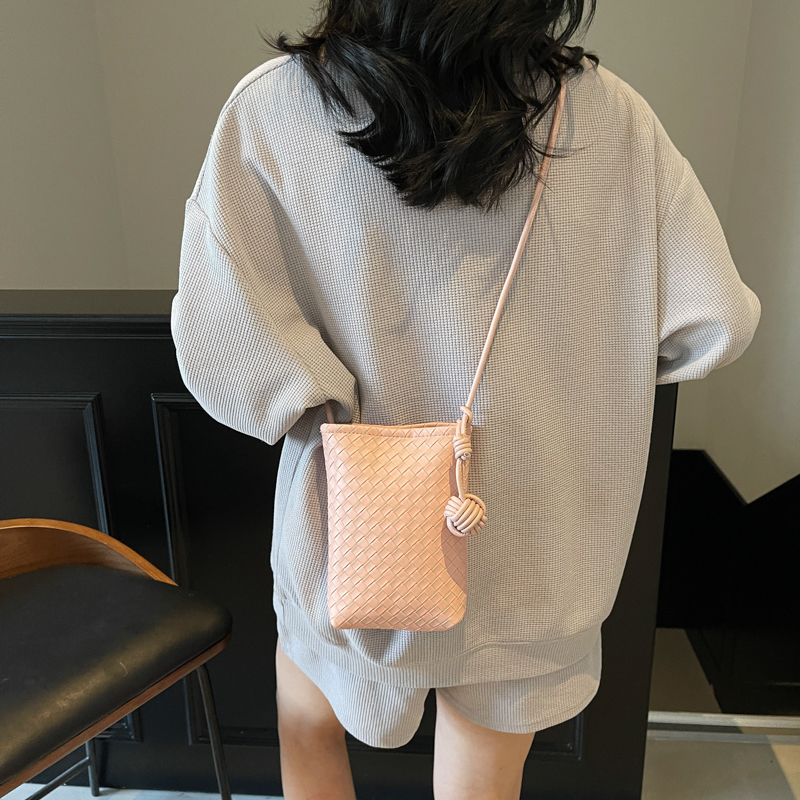 Trendy Summer Woven Silver Crossbody Bag for Women – Compact Lightweight 2025 Design for Phones and Essentials Trendy Summer Woven Silver Crossbody Bag for Women – Compact Lightweight 2025 Design for Phones and Essentials