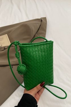 Trendy Summer Woven Silver Crossbody Bag for Women – Compact Lightweight 2025 Design for Phones and Essentials