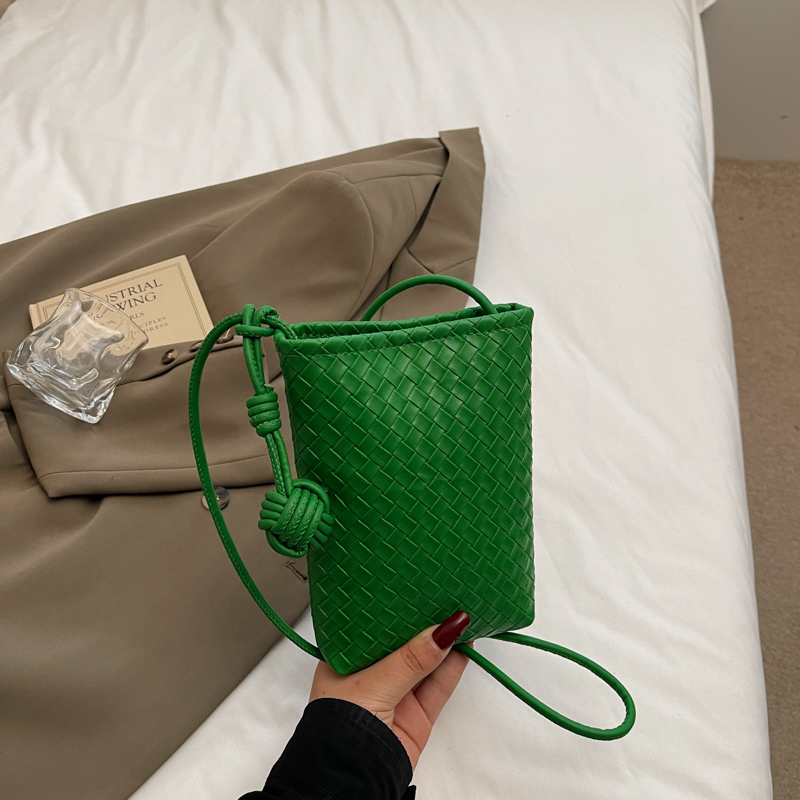 Trendy Summer Woven Silver Crossbody Bag for Women – Compact Lightweight 2025 Design for Phones and Essentials Trendy Summer Woven Silver Crossbody Bag for Women – Compact Lightweight 2025 Design for Phones and Essentials