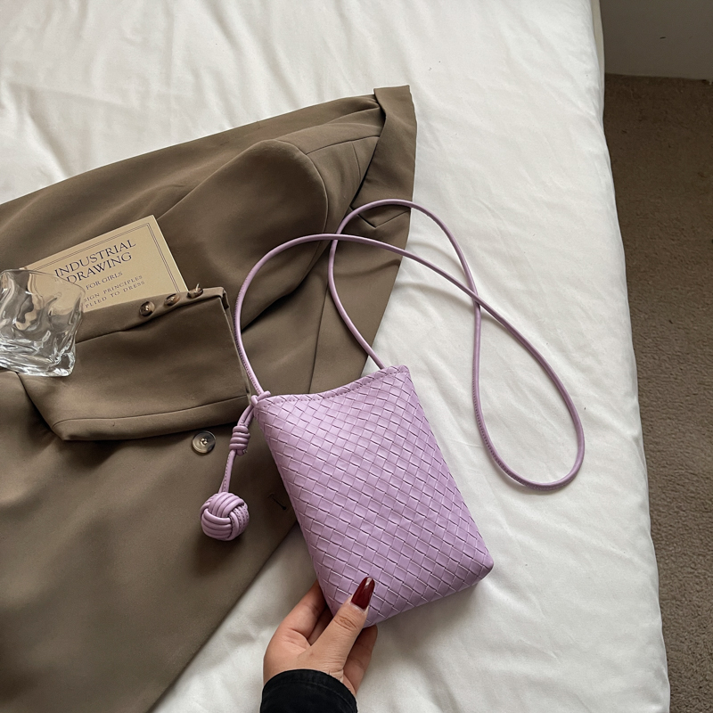 Trendy Summer Woven Silver Crossbody Bag for Women – Compact Lightweight 2025 Design for Phones and Essentials Trendy Summer Woven Silver Crossbody Bag for Women – Compact Lightweight 2025 Design for Phones and Essentials