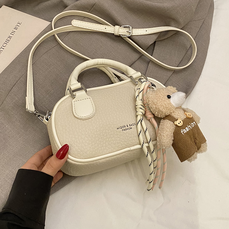 Trendy Women's High-End Shoulder Bag 2025 - Versatile Crossbody Handbag for Commuting and Daily Use Trendy Women's High-End Shoulder Bag 2025 - Versatile Crossbody Handbag for Commuting and Daily Use