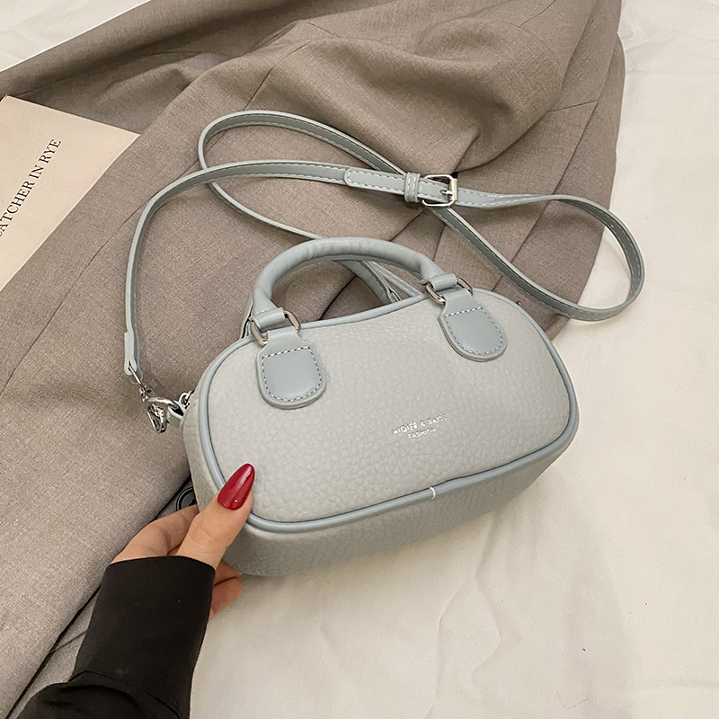 Trendy Women's High-End Shoulder Bag 2025 - Versatile Crossbody Handbag for Commuting and Daily Use Trendy Women's High-End Shoulder Bag 2025 - Versatile Crossbody Handbag for Commuting and Daily Use