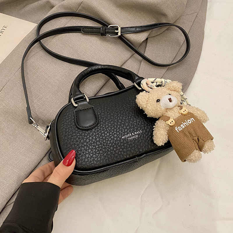 Trendy Women's High-End Shoulder Bag 2025 - Versatile Crossbody Handbag for Commuting and Daily Use Trendy Women's High-End Shoulder Bag 2025 - Versatile Crossbody Handbag for Commuting and Daily Use