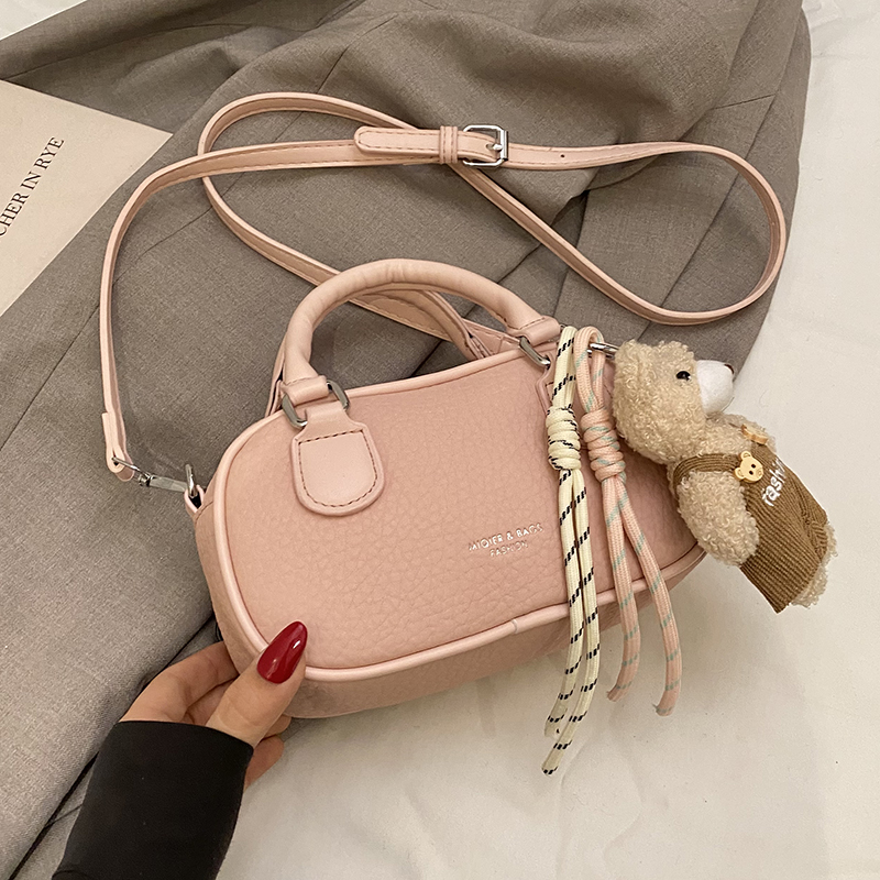 Trendy Women's High-End Shoulder Bag 2025 - Versatile Crossbody Handbag for Commuting and Daily Use Trendy Women's High-End Shoulder Bag 2025 - Versatile Crossbody Handbag for Commuting and Daily Use