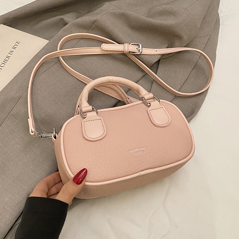 Trendy Women's High-End Shoulder Bag 2025 - Versatile Crossbody Handbag for Commuting and Daily Use Trendy Women's High-End Shoulder Bag 2025 - Versatile Crossbody Handbag for Commuting and Daily Use