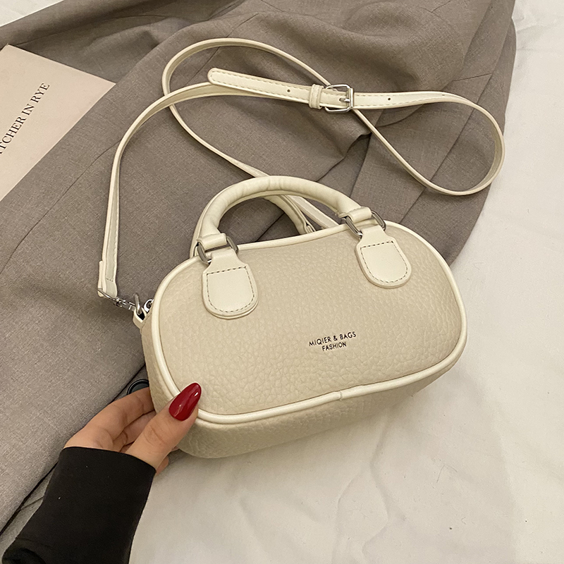 Trendy Women's High-End Shoulder Bag 2025 - Versatile Crossbody Handbag for Commuting and Daily Use Trendy Women's High-End Shoulder Bag 2025 - Versatile Crossbody Handbag for Commuting and Daily Use