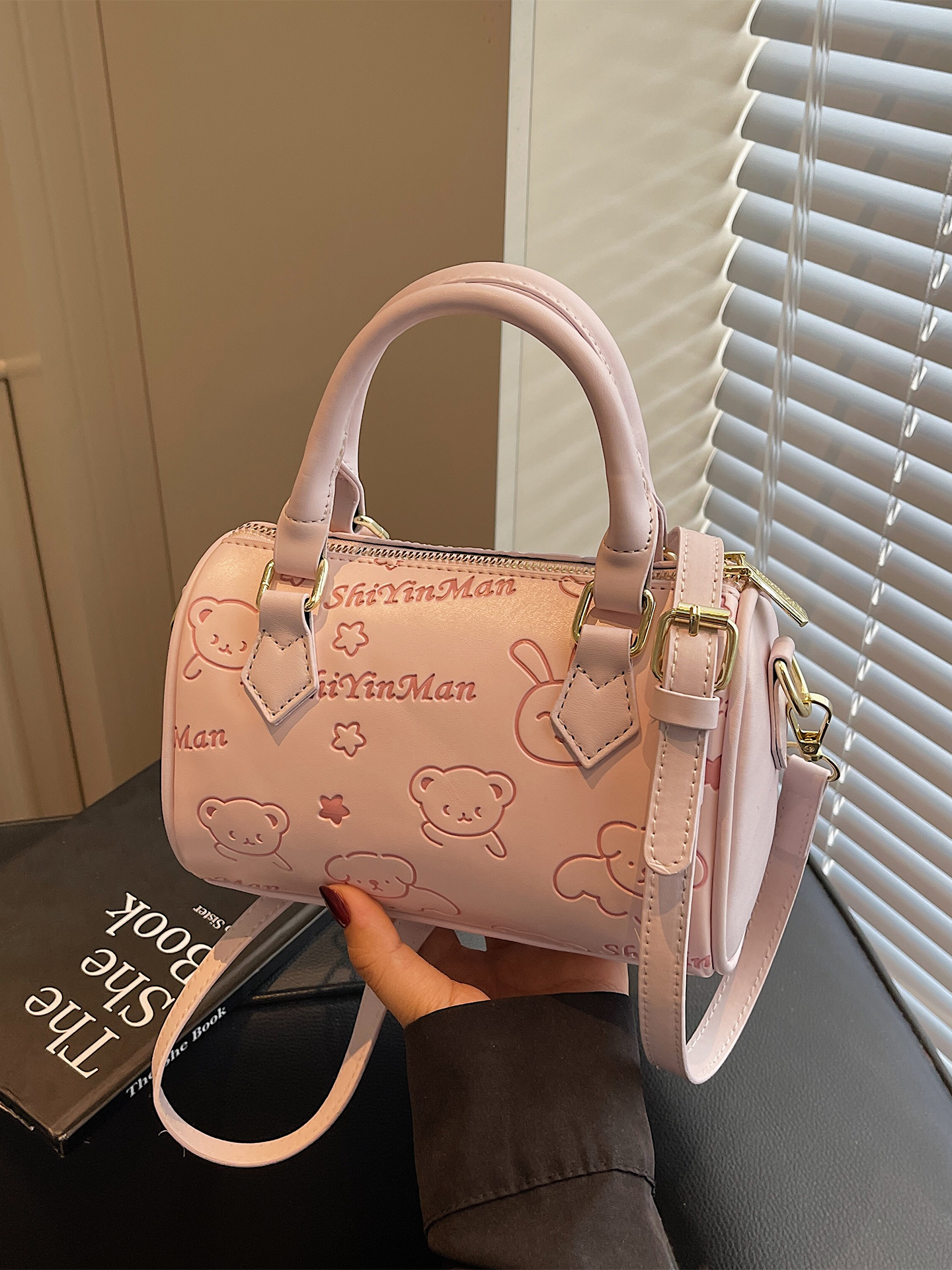 Trendy Women's Light Luxury Handbag 2025 - Versatile Shoulder & Crossbody Bag for Modern Chic Style Trendy Women's Light Luxury Handbag 2025 - Versatile Shoulder & Crossbody Bag for Modern Chic Style